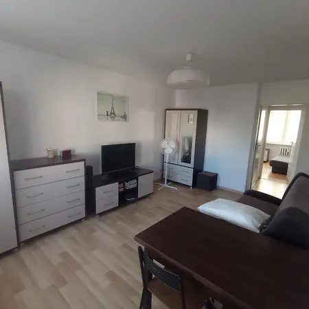 Apartment Saska Kepa! 3 Pokojowy Prywatny Apartament, Bezplatny Parking, Wifi, Centrum I Stadion 15min - Self Check In Warsaw