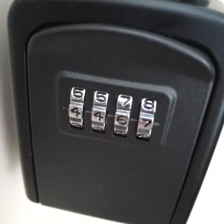 Saska Kepa! 3 Pokojowy Prywatny Apartament, Bezplatny Parking, Wifi, Centrum I Stadion 15min - Self Check In *