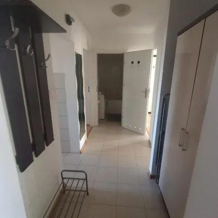 Apartment Saska Kepa! 3 Pokojowy Prywatny Apartament, Bezplatny Parking, Wifi, Centrum I Stadion 15min - Self Check In Warsaw