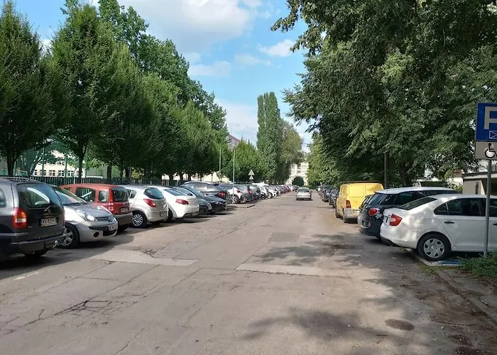 Saska Kepa! 3 Pokojowy Prywatny Apartament, Bezplatny Parking, Wifi, Centrum I Stadion 15min - Self Check In *