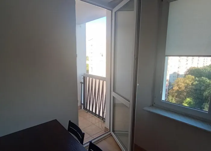 Saska Kepa! 3 Pokojowy Prywatny Apartament, Bezplatny Parking, Wifi, Centrum I Stadion 15min - Self Check In Apartment