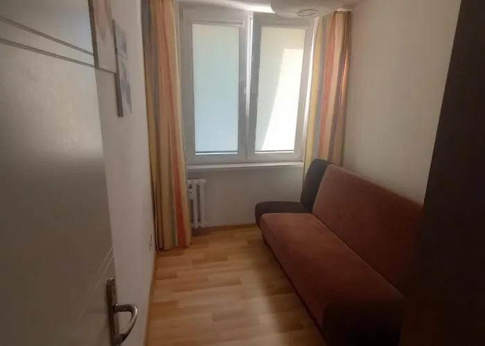 Apartment Saska Kepa! 3 Pokojowy Prywatny Apartament, Bezplatny Parking, Wifi, Centrum I Stadion 15min - Self Check In