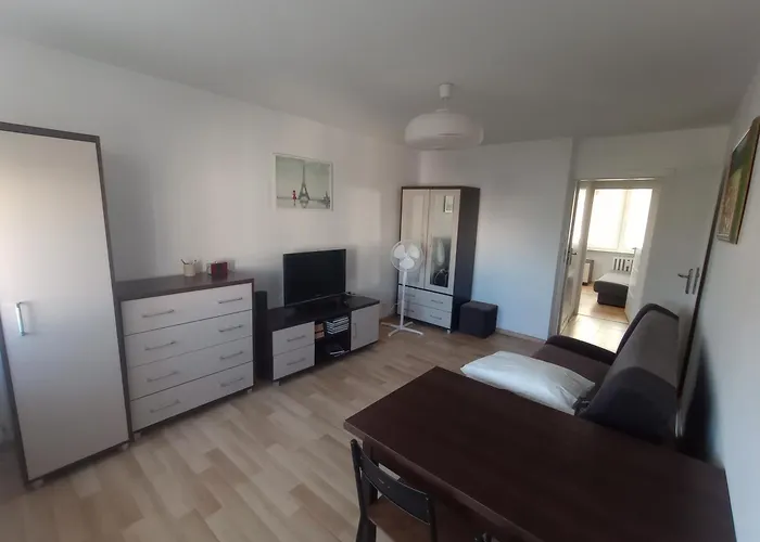 Apartment Saska Kepa! 3 Pokojowy Prywatny Apartament, Bezplatny Parking, Wifi, Centrum I Stadion 15min - Self Check In Warsaw