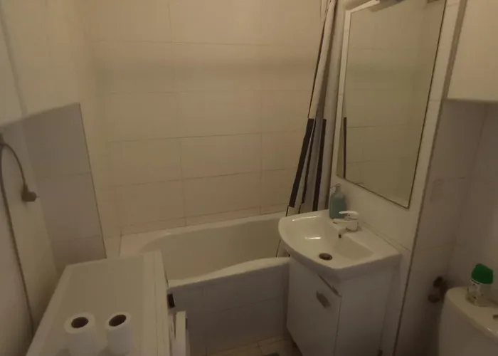 Saska Kepa! 3 Pokojowy Prywatny Apartament, Bezplatny Parking, Wifi, Centrum I Stadion 15min - Self Check In Apartment *